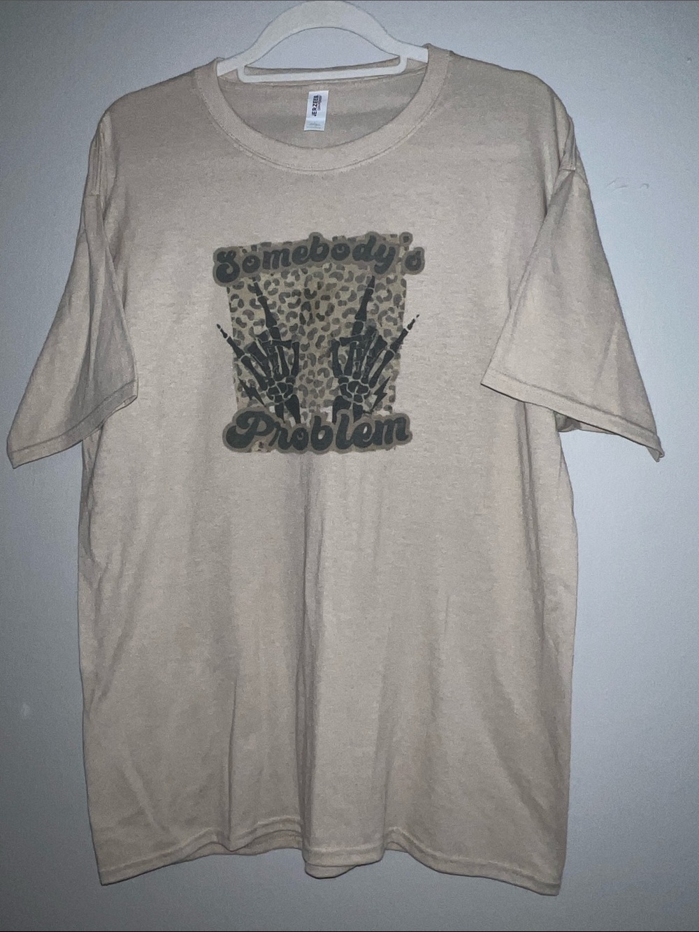 Jerzees Dri-Power Size L Somebody's Problem Graphic Tee - Beige Leopard